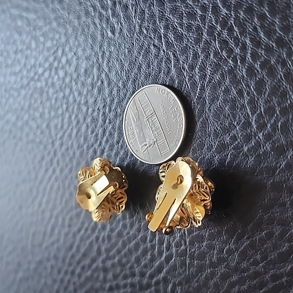 VTG clip on earrings - Picture 8 of 8